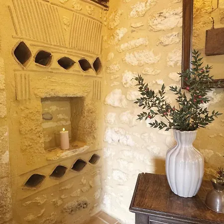 Vakantiehuis Charming 2-4p With Heated Pool & Terrace *