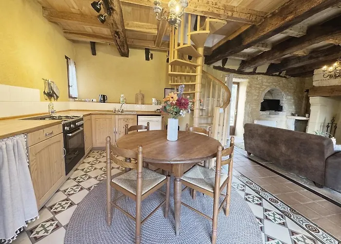 Vakantiehuis Charming 2-4p With Heated Pool & Terrace Meyrals